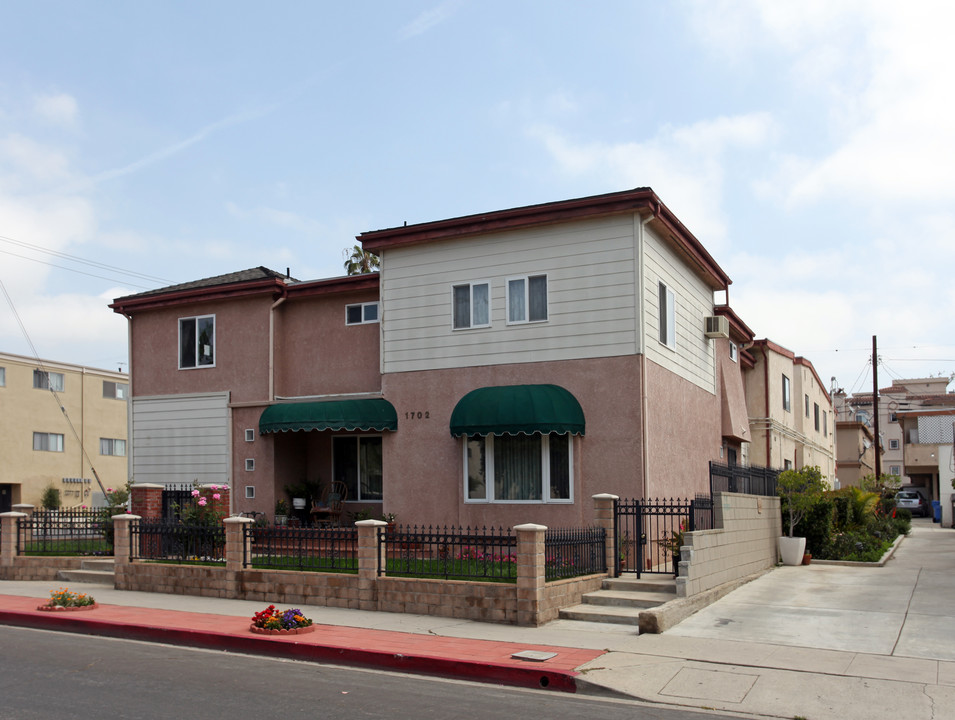 1702 Barry Ave in Los Angeles, CA - Building Photo