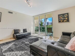 3330 NE 190th St in Aventura, FL - Building Photo - Building Photo