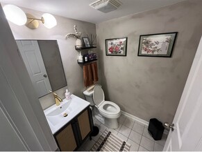 3255 N Bay Ct in Chicago, IL - Building Photo - Building Photo