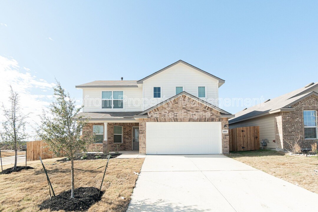 6851 Encore Oaks in San Antonio, TX - Building Photo