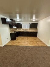 739 E 79th St in Los Angeles, CA - Foto de edificio - Building Photo