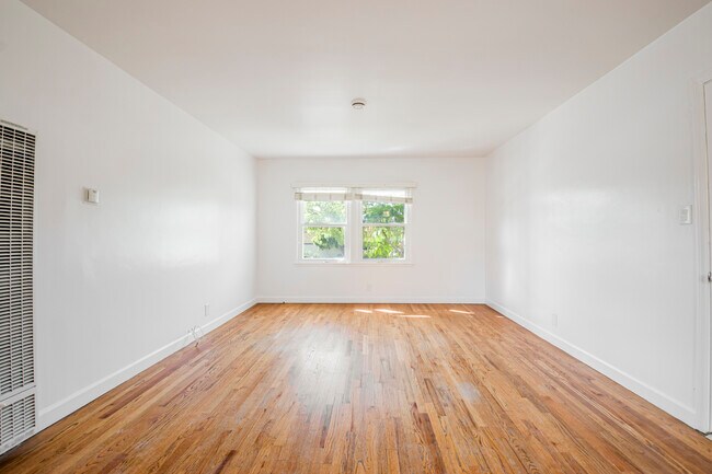 8754.5 Belford Ave, Unit 8754.5 in Los Angeles, CA - Building Photo - Building Photo