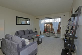 Arbor Ridge 2 in Sacramento, CA - Building Photo - Interior Photo