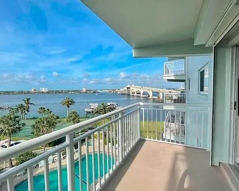 100 Silver Beach Ave in Daytona Beach, FL - Foto de edificio - Building Photo