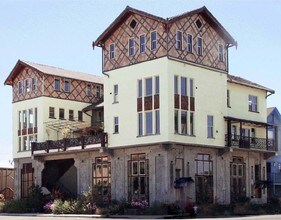 853 W Grand Ave in Oakland, CA - Foto de edificio - Building Photo