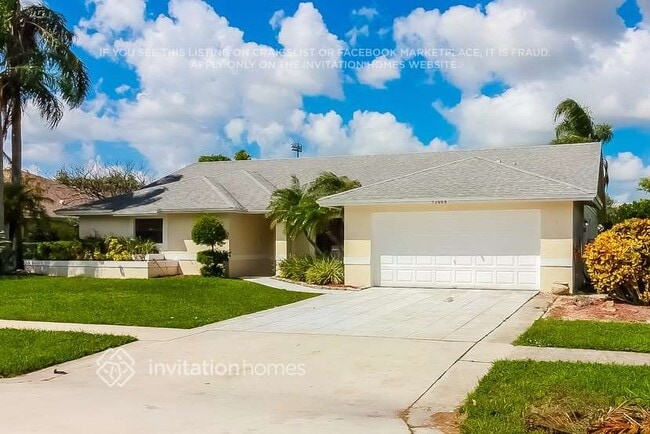 13668 Folkestone Ct in Wellington, FL - Building Photo - Building Photo