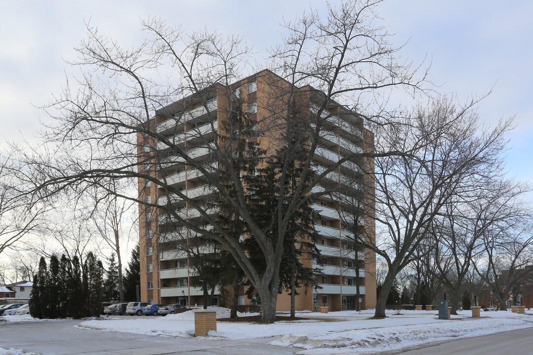 Kloster Court in Kitchener, ON - Building Photo