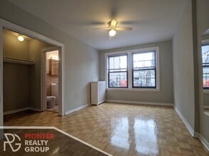 737 W Belmont Ave, Unit #739-117 in Chicago, IL - Foto de edificio - Building Photo