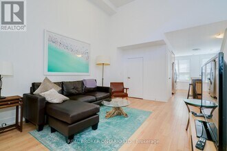 207 Beverley St in Toronto, ON - Building Photo - Building Photo