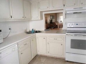 5841 NW 61st Ave in Tamarac, FL - Building Photo - Building Photo