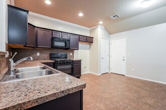 9612 Evie Dr in Moore, OK - Building Photo - Building Photo