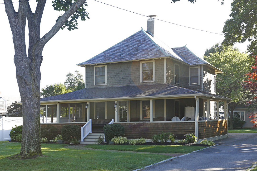 30 Ocean Ave in Scituate, MA - Building Photo