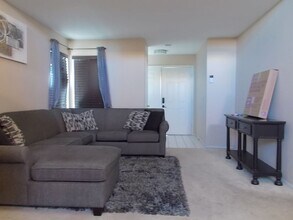 8252 Illusion Ct in Las Vegas, NV - Building Photo - Building Photo