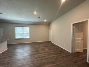 15063 Arrowhead Loop E in Willis, TX - Building Photo - Building Photo