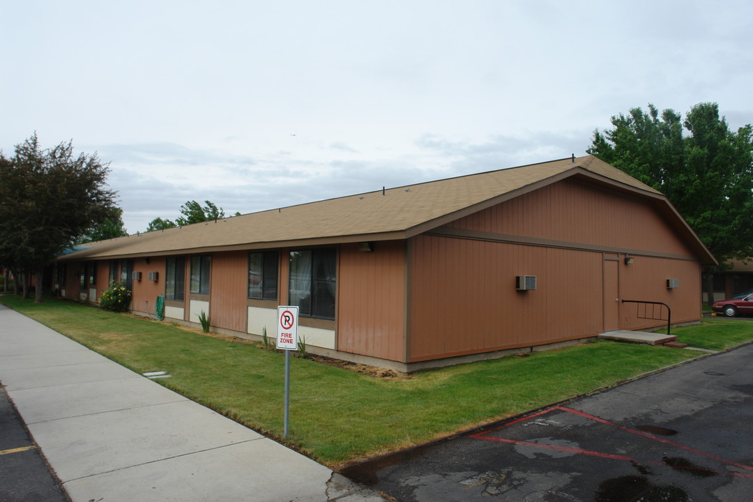 Centennial Manor in Boise, ID - Building Photo