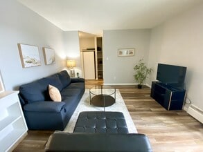 8310-8310 Jasper Ave in Edmonton, AB - Building Photo - Building Photo