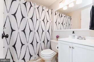 32 Melken Ct in Carney, MD - Building Photo - Building Photo