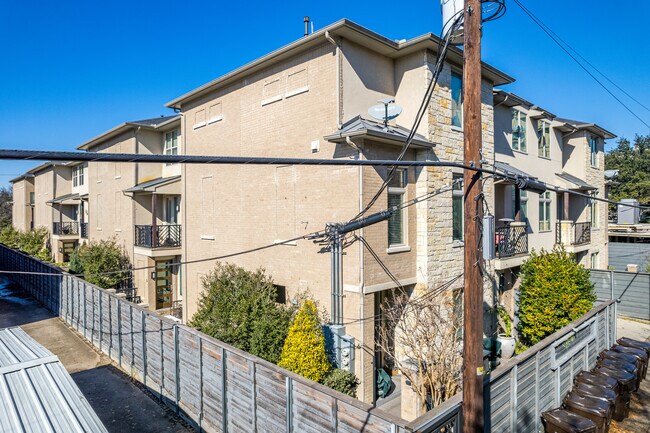 Highland View in Dallas, TX - Foto de edificio - Building Photo