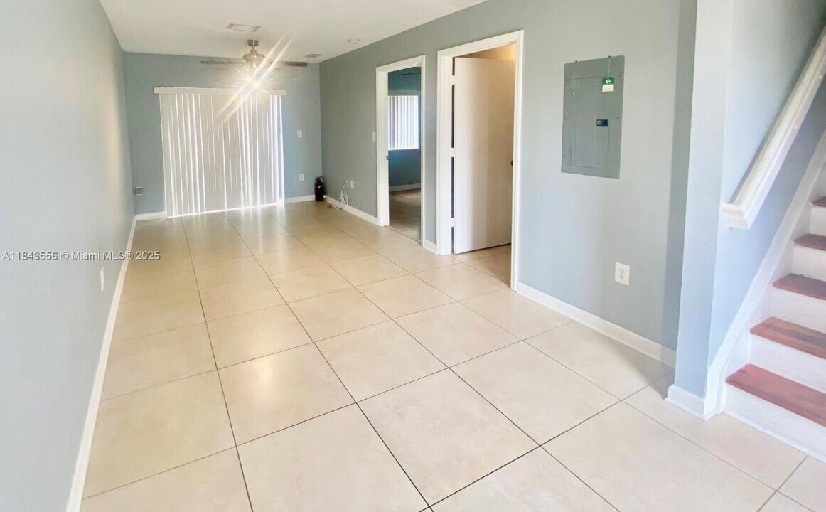 2184 NE 167th St in North Miami Beach, FL - Building Photo