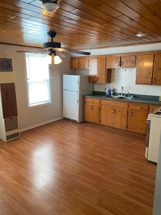 166 Newland Ave in Woonsocket, RI - Foto de edificio