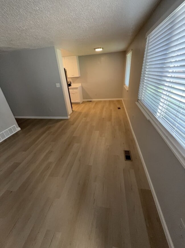 W. 46th Avenue in Wheat Ridge, CO - Foto de edificio - Building Photo