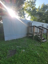 11 Moore St in Waverly, VA - Building Photo