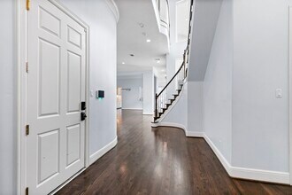 4626 Braeburn Dr in Bellaire, TX - Building Photo - Building Photo