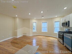 22 Holyoke Rd, Unit 2 in Somerville, MA - Building Photo - Building Photo
