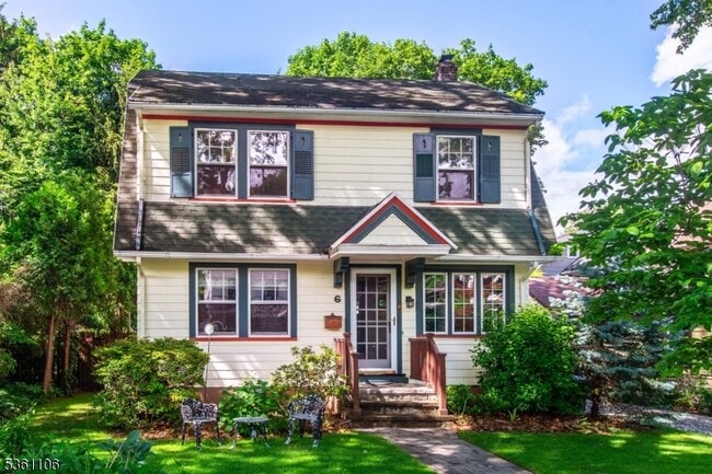 property at 6 Hathaway Pl