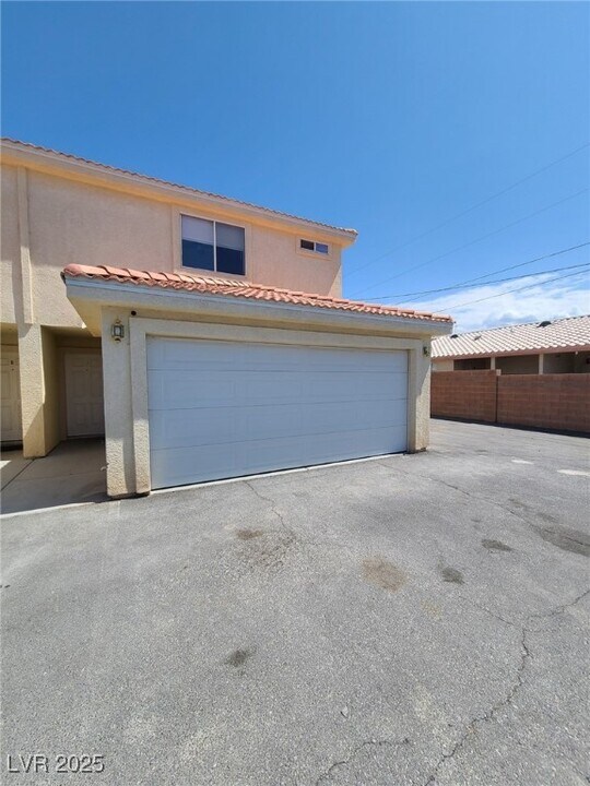 1101 Red Butte St in Pahrump, NV - Building Photo
