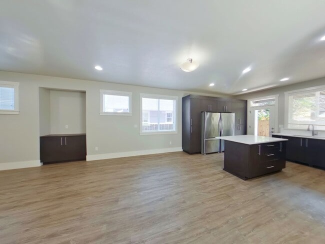 335-337 NW 18th St in Corvallis, OR - Foto de edificio - Building Photo