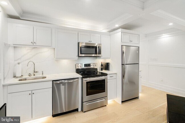 226 Rittenhouse Sq in Philadelphia, PA - Building Photo - Building Photo