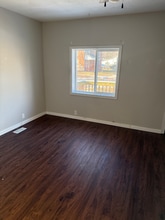 327 W Shaw St in Charlotte, MI - Foto de edificio - Building Photo