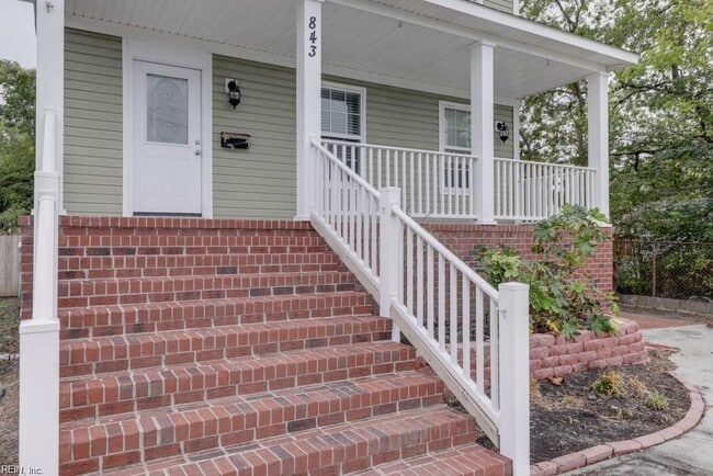 843 W 51st St in Norfolk, VA - Building Photo - Building Photo