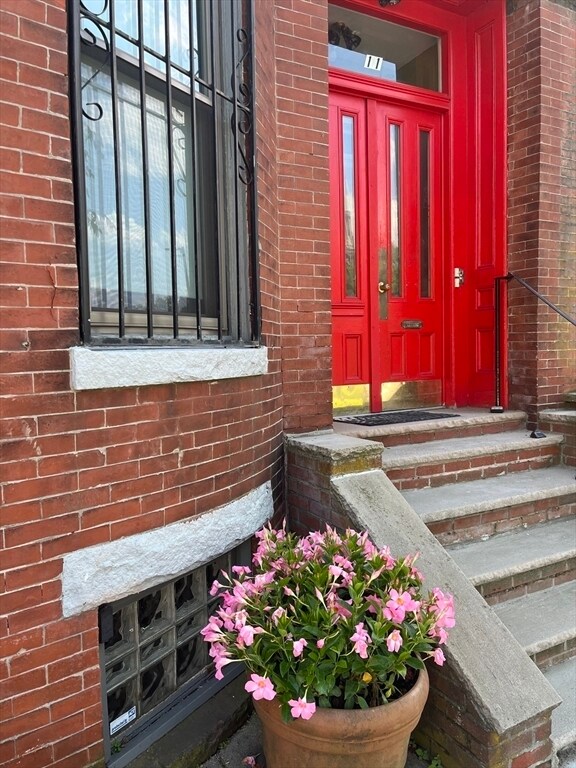 11 Winthrop St in Boston, MA - Building Photo - Building Photo