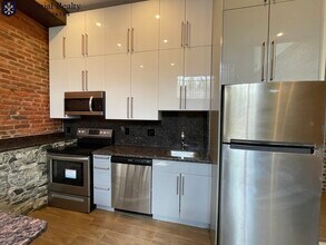 1022 Commonwealth Ave in Boston, MA - Building Photo - Building Photo