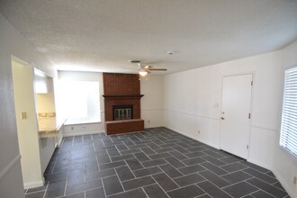 13609 Warrenton Ave in Bakersfield, CA - Building Photo - Building Photo