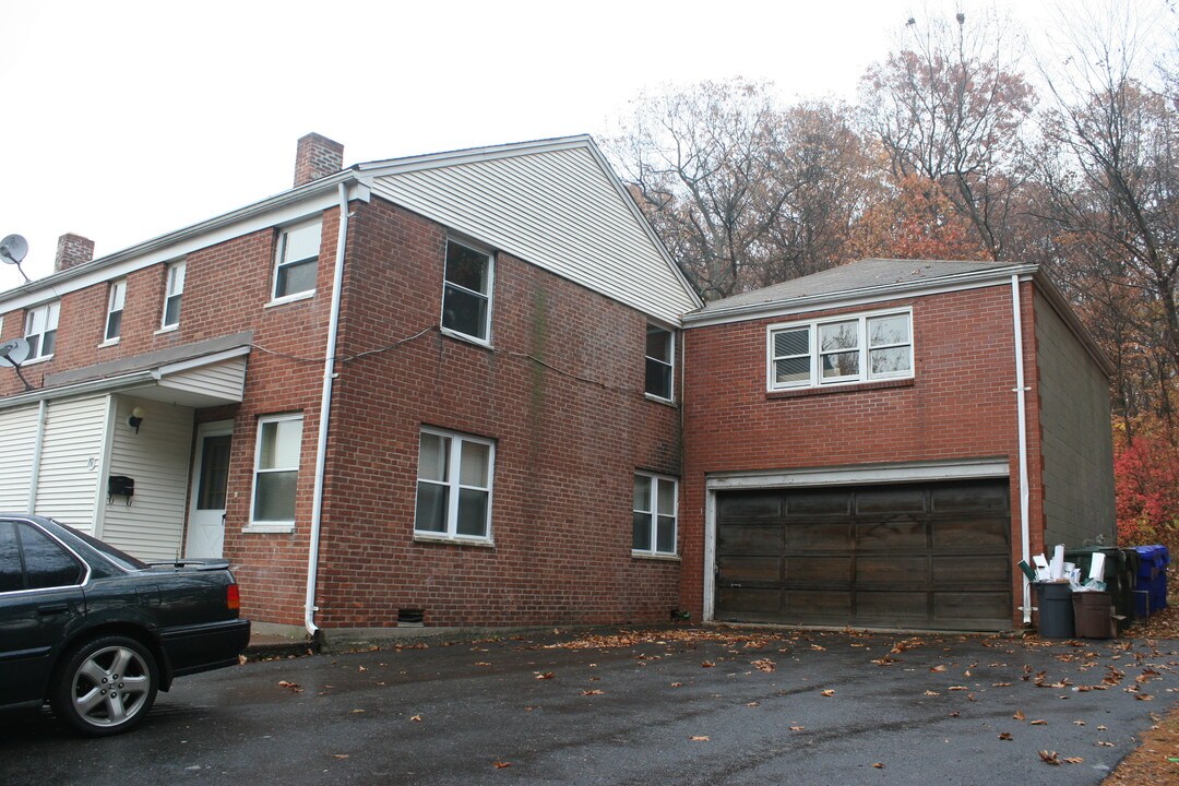 145 Cannon Rd in East Hartford, CT - Building Photo