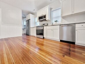 225 E Eagle St, Unit 2 in Boston, MA - Building Photo - Building Photo