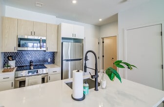 73 Baldwin St, Unit 201 in Lynn, MA - Building Photo - Building Photo