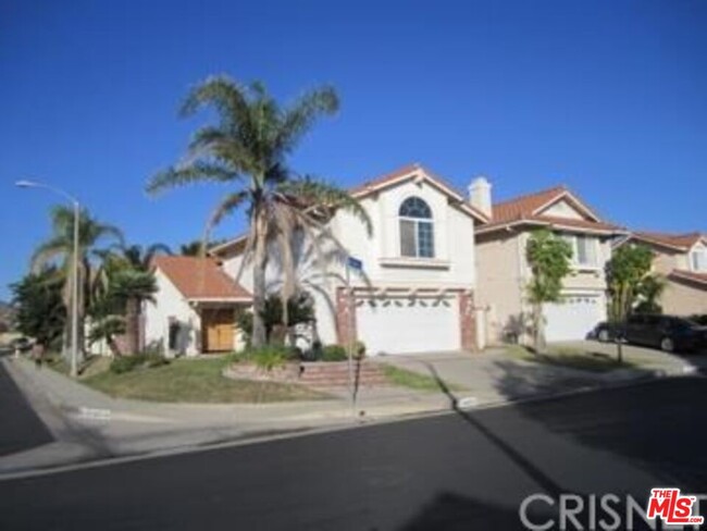 12056 Falcon Crest Way in Los Angeles, CA - Building Photo - Building Photo