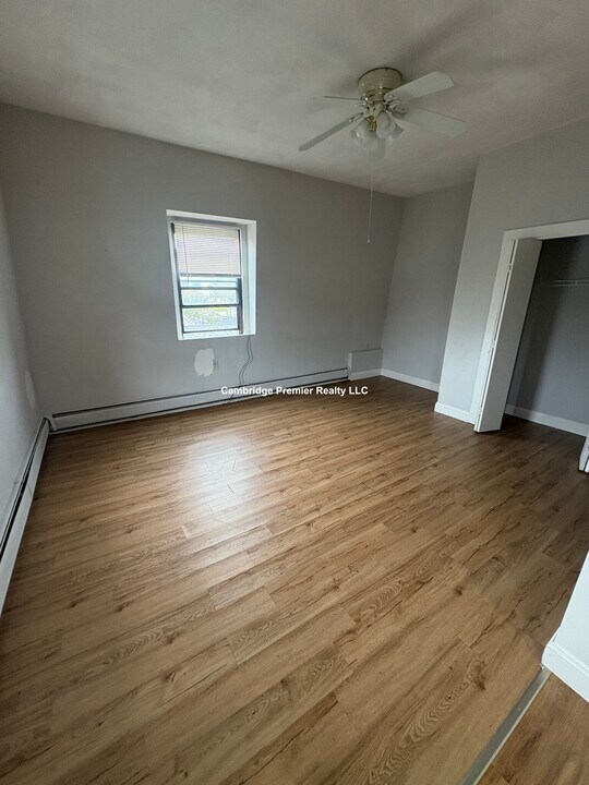 16 Flint St, Unit 3 in Somerville, MA - Building Photo