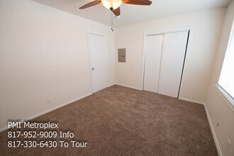 206 Wilshire Dr in Euless, TX - Building Photo - Building Photo