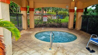 3420 Pinewalk Dr N in Margate, FL - Building Photo - Building Photo