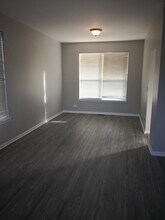 5728 Breezeland Rd in Carpentersville, IL - Building Photo - Building Photo