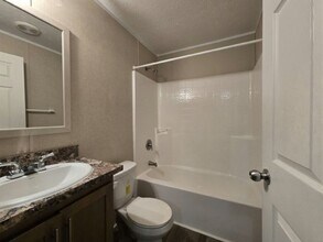 325 Brutus Dr in Lakeville, MN - Building Photo - Building Photo