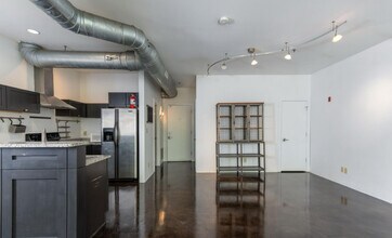 400 E Main St, Unit Park Place Lofts in Louisville, KY - Building Photo - Building Photo