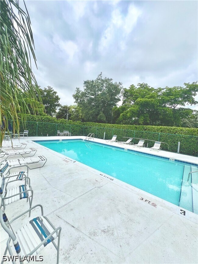 2499 River Reach Dr in Naples, FL - Building Photo - Building Photo
