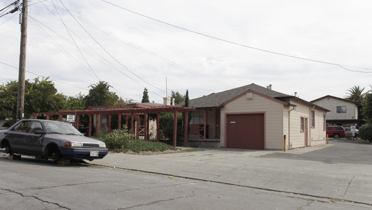 319 Laurel Ave in Hayward, CA - Building Photo