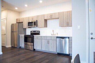 510 E White in Champaign, IL - Building Photo - Interior Photo